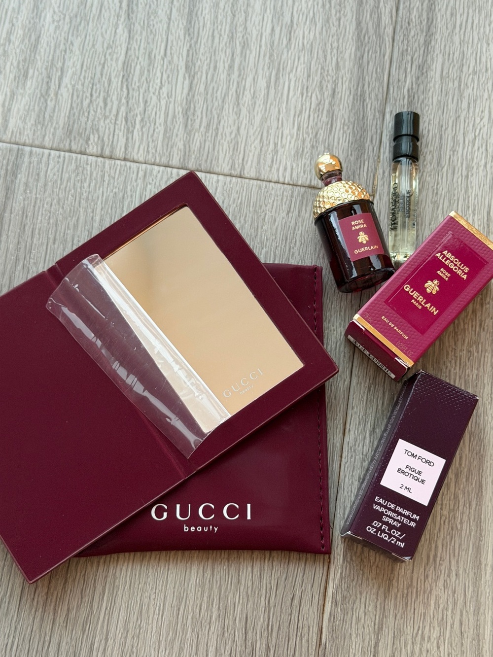 Gucci Beauty Burgundy Compact Mirror & Pouch, tom ford, Guerlain